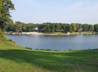 1104 Holiday Dr, Somonauk, IL 60552