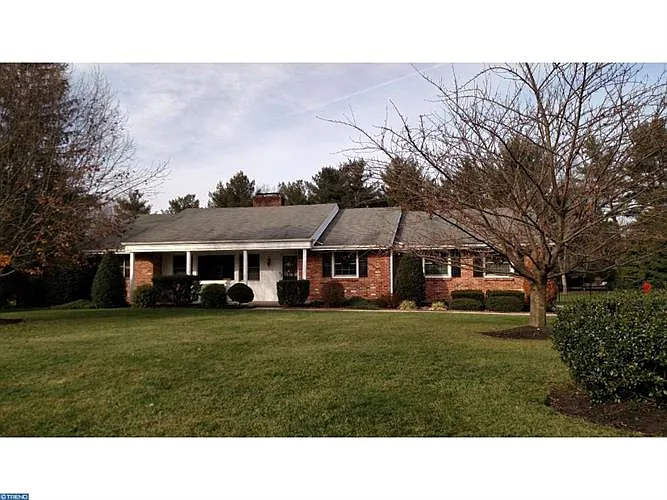 9 Robin Rd photo 1