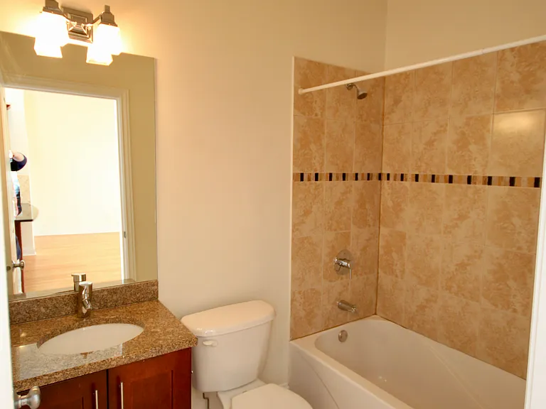 4651 N Greenview #409 — Photo 17