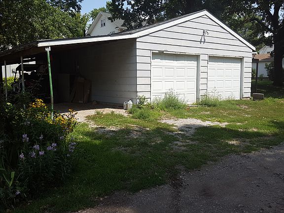 Oversized 2 car garage