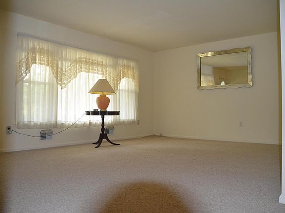 5th image of 604 Riverwood Ave