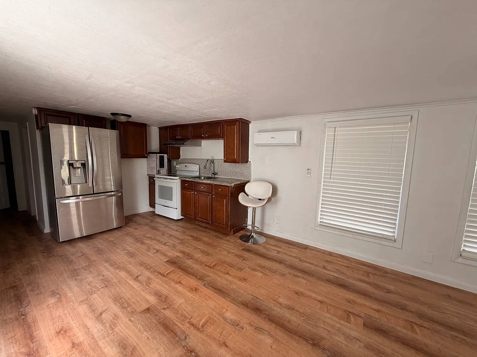 7 Avenue B — Photo 3