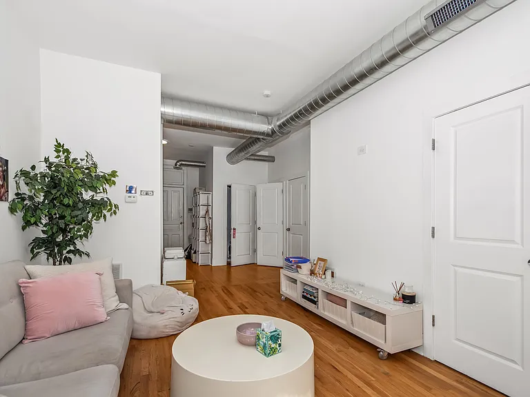 1140 N Winchester Ave #2F — Photo 3