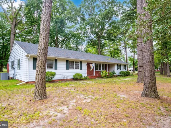 100 Barbara Ave, Hebron, MD 21830