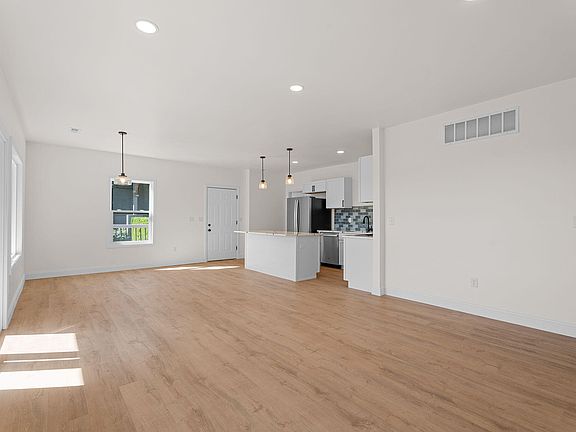 3rd image of 129 Treehouse Lane