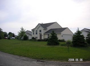 12923 Thistlewood Ln, Holland, MI 49424