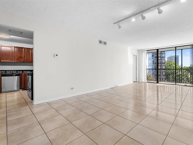 3401 N Country Club Dr #519 — Photo 2