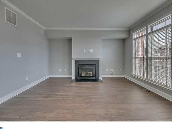 2nd image of 3140 Woodsedge Dr
