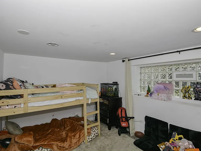 2101 W Fletcher St #1 — Photo 13
