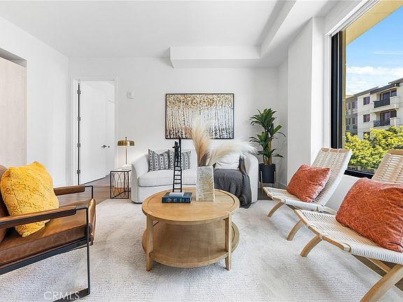 2nd image of 709 E Walnut St #214