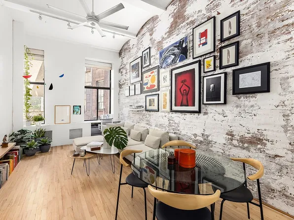 39 E 12th St APT 203, Manhattan, NY 10003