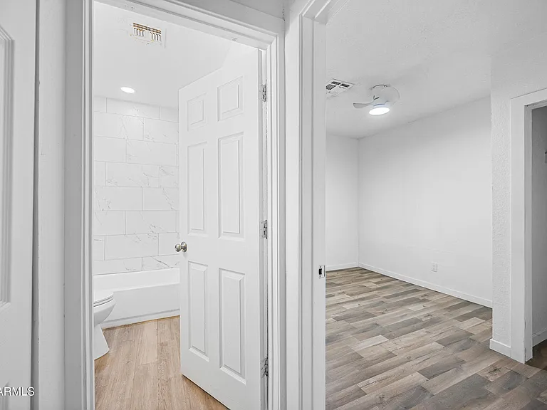 22 E Riverside St — Photo 11