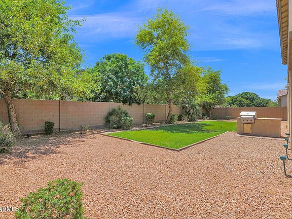 2nd image of 2839 E MUIRFIELD Street