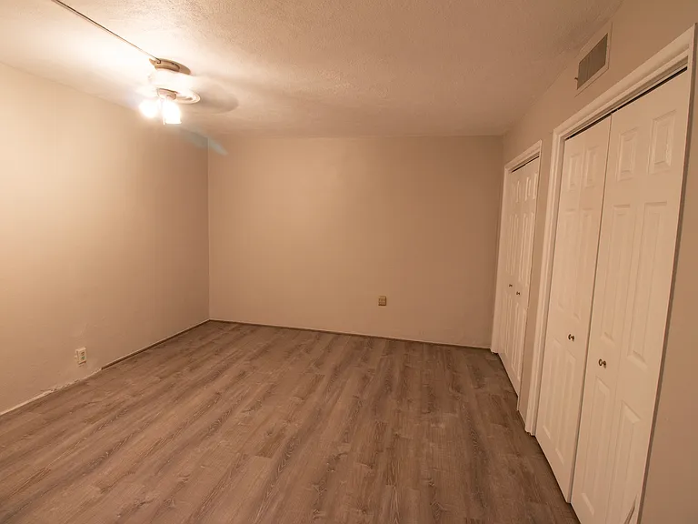 4511 Forest Ln — Photo 10