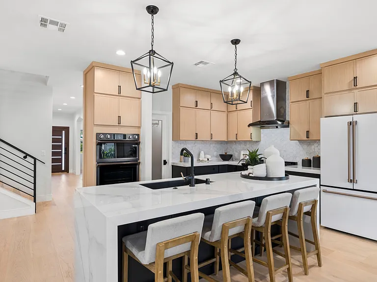 4652 Charnock Dr — Photo 12