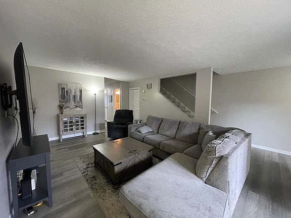 2nd image of 516 Fleetwood Ct #B