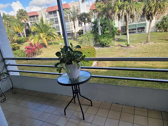 3rd image of 3774 Inverrary Boulevard #P202