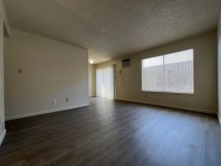 2440 Cochran Rd — Photo 4