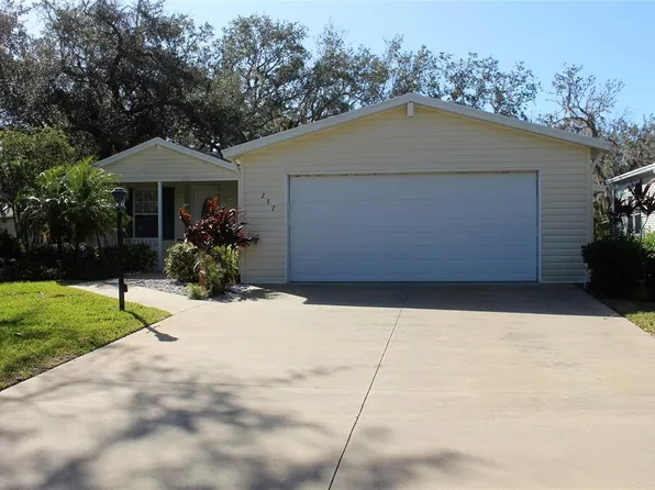 237 Navajo Dr, Oak Hill, FL 32759