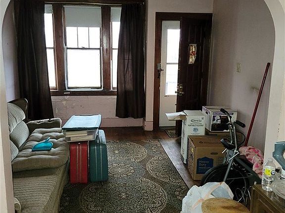 4th image of 17444 Saint Louis St