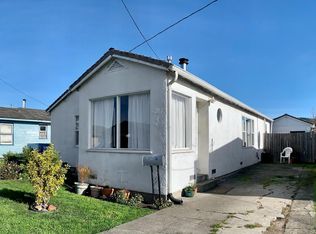 317 Orchard Ln, Fortuna, CA 95540