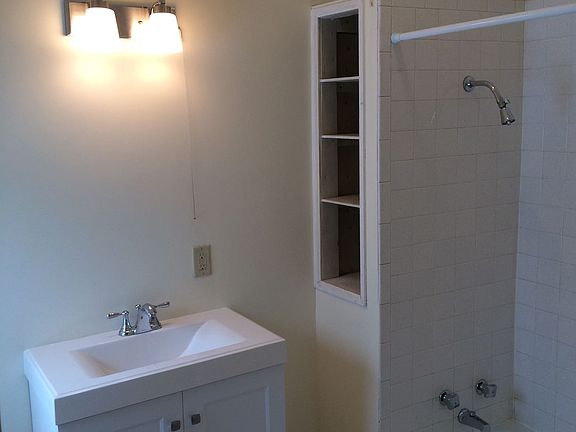 5th image of 323 N West St