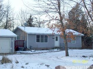 28320 Lakelawn Dr, Lindstrom, MN 55045