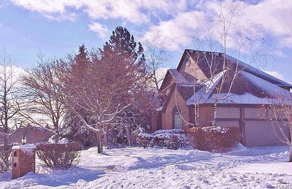 4th image of 48066 Chesterfield Dr S