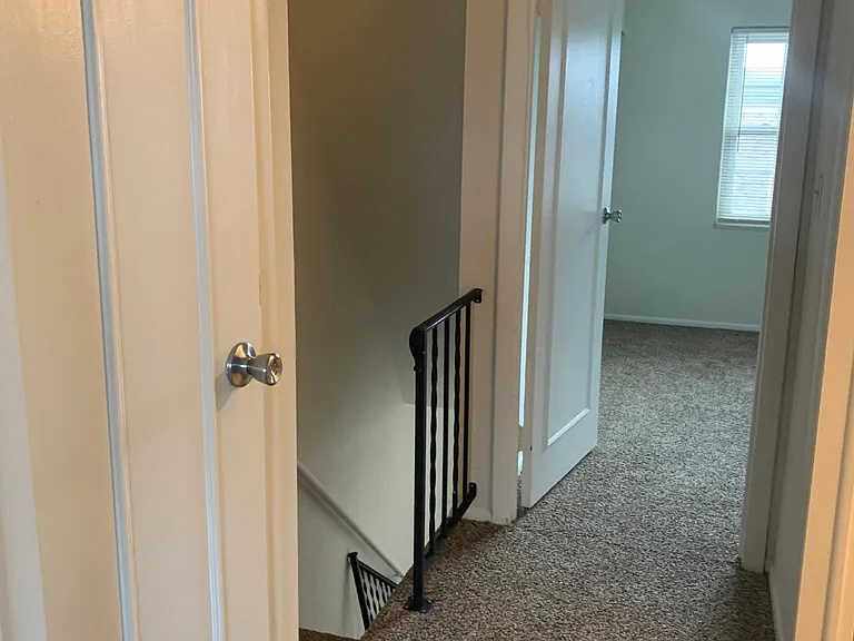 87 Tarryton Ct W — Photo 17