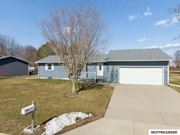 20 Charlestown Sq, Mason City, IA 50401