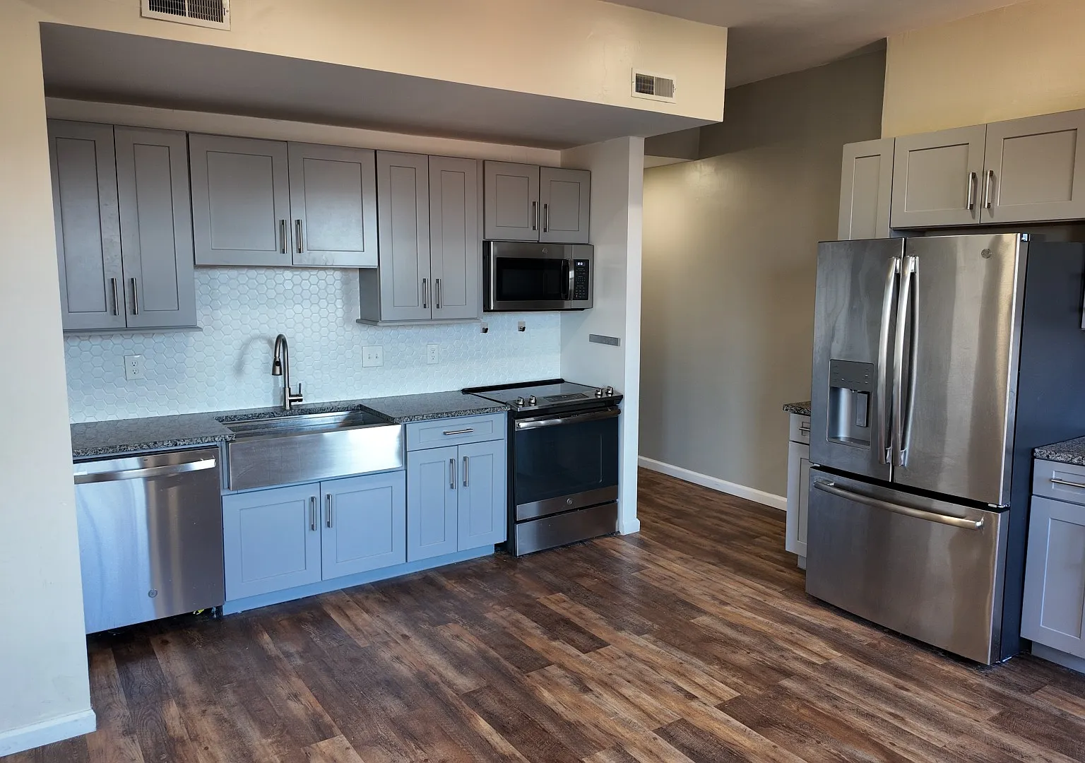 Fresh, Two-Story OTR Duplex with Downtown Views Renovated 3BR/2BA, In-Unit Laundry — Photo 4