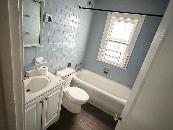 3rd image of 9426 Dickens Ave #2