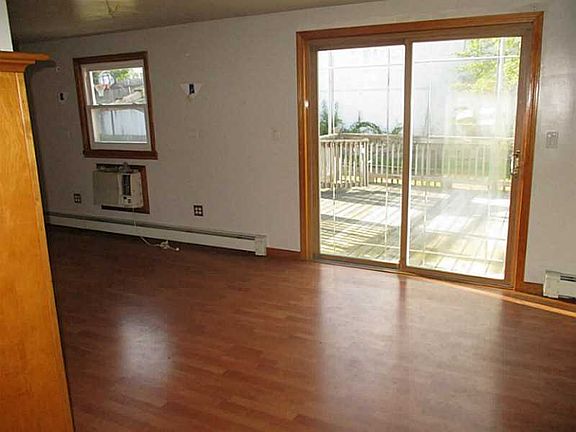 5th image of 5 Borden Ave