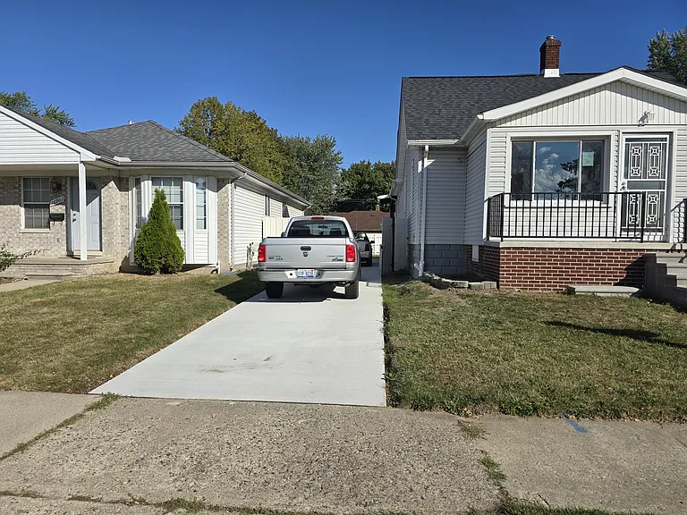 Large 5 car driveway