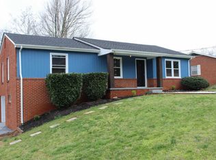2104 Edgehill Cir, Johnson City, TN 37601