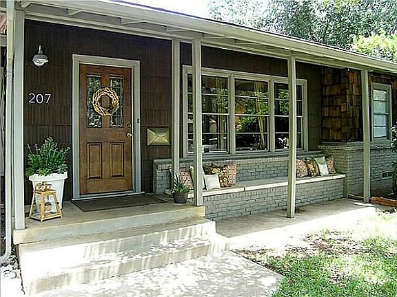 3rd image of 207 University Dr