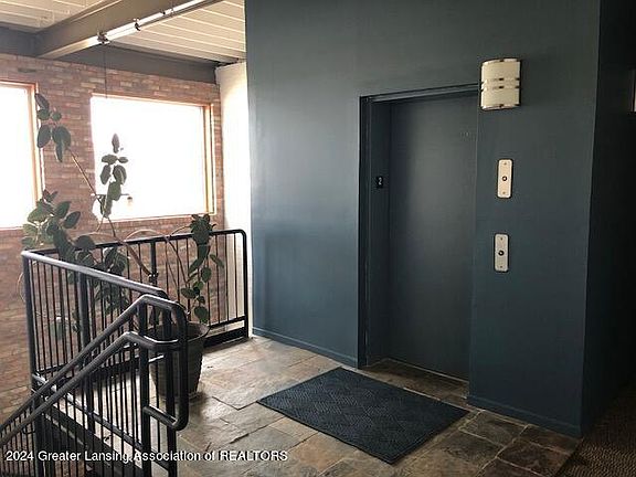 5th image of 1114 S Washington Ave #3