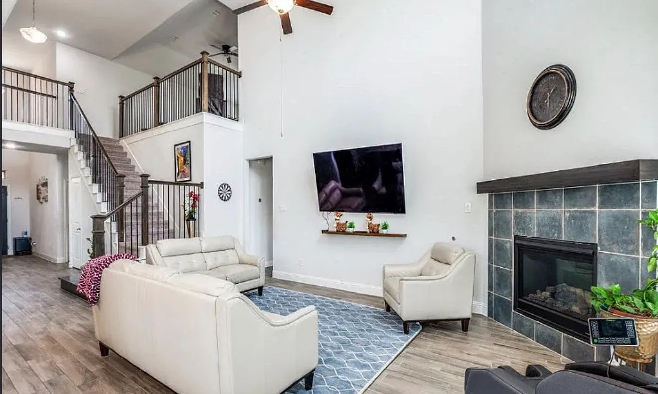 4 bed, 2940 sqft, $2,850 — Photo 4