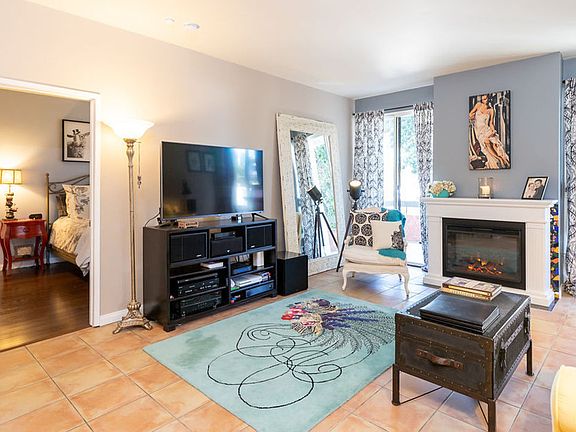 4th image of 10861 Moorpark St Unit 111