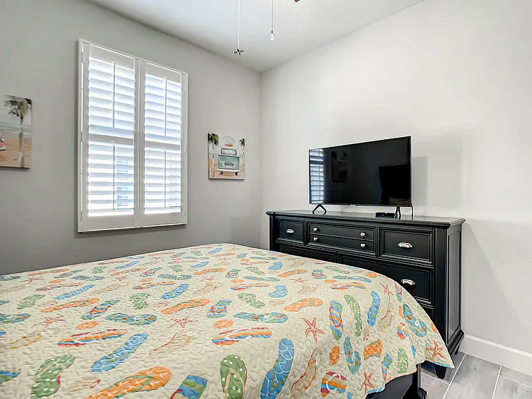 Guest bedroom with TV