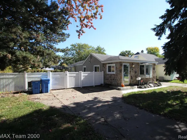 8320 Robindale Ave, Dearborn Heights, MI 48127
