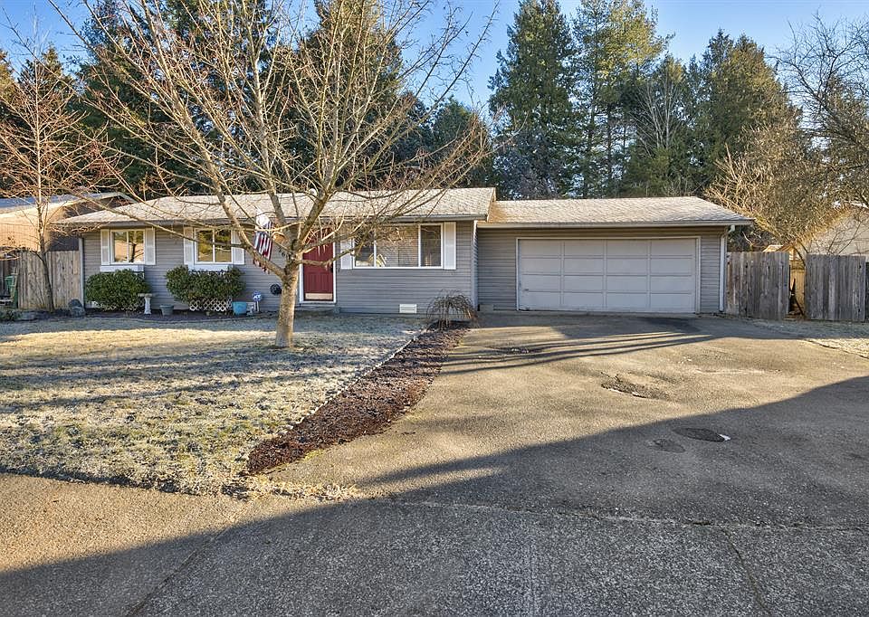 1st image of 261 NE Silver Pine Dr