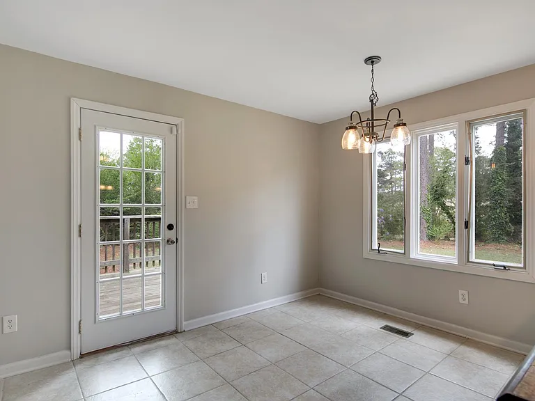 7558 Jennings Ln — Photo 11
