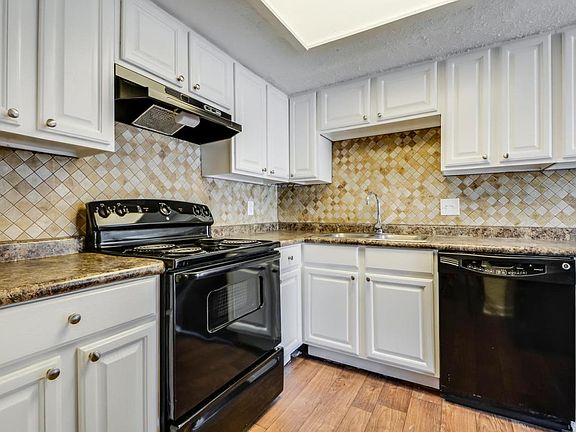 5th image of 300 Carmen Ct APT 125