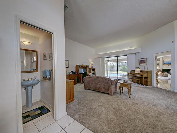5th image of 337 Pompano Dr