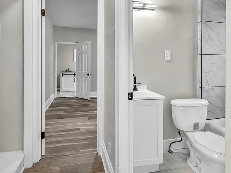 2211 Chesterland Ave #1&2 — Photo 7