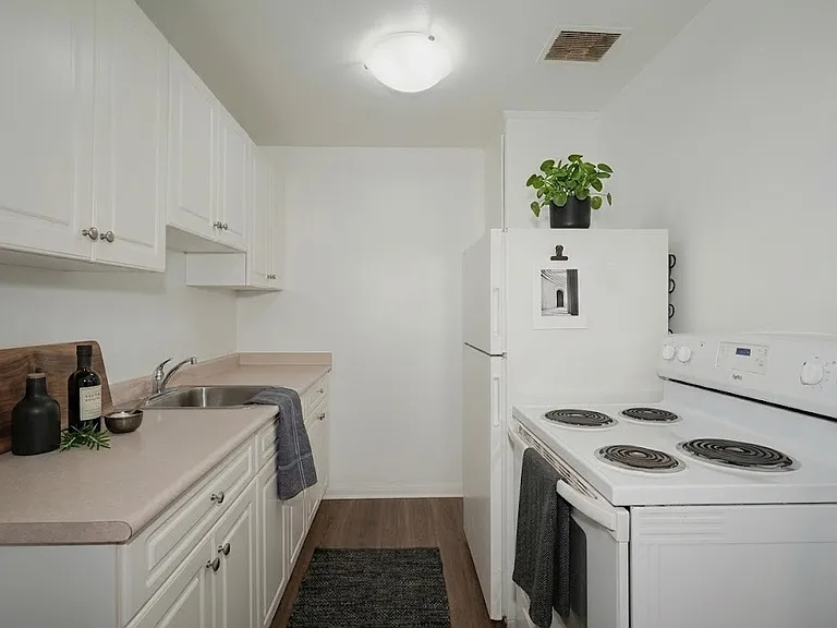 107 Grand Ave — Photo 8