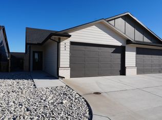 482 E Hayes St, Valley Center, KS 67147