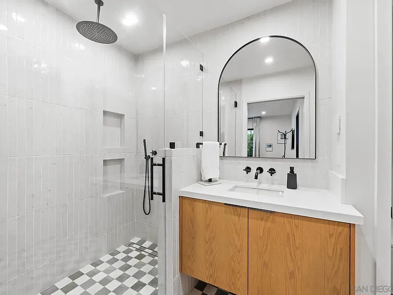 7372 Bishops Ln — Photo 20