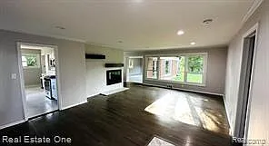 3 bed, 3.0 bath, 1975 sqft, $2,800 — Photo 4